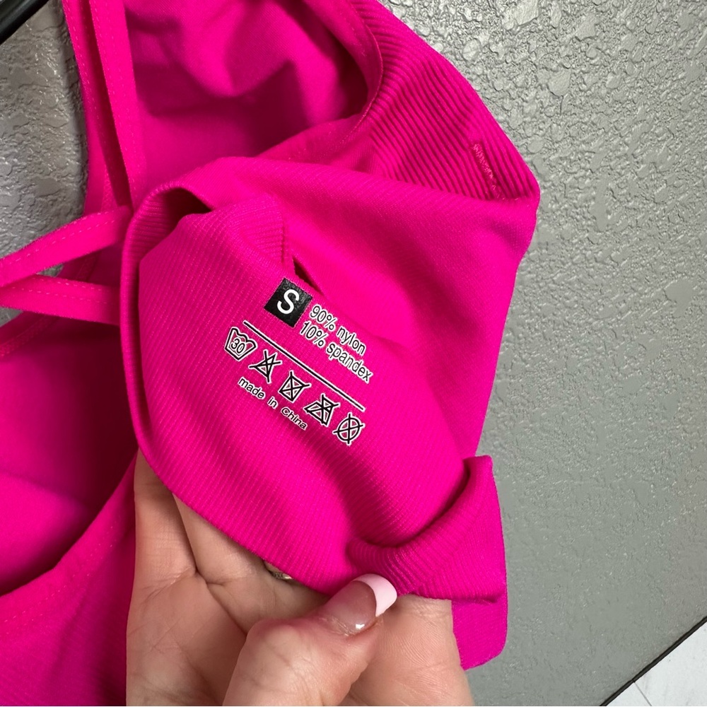 Hot pink sports bra - Picture 3 of 3